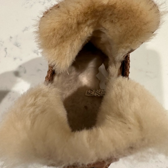 Ugg Short Fashion Boot in Chestnut - Picture 7 of 9